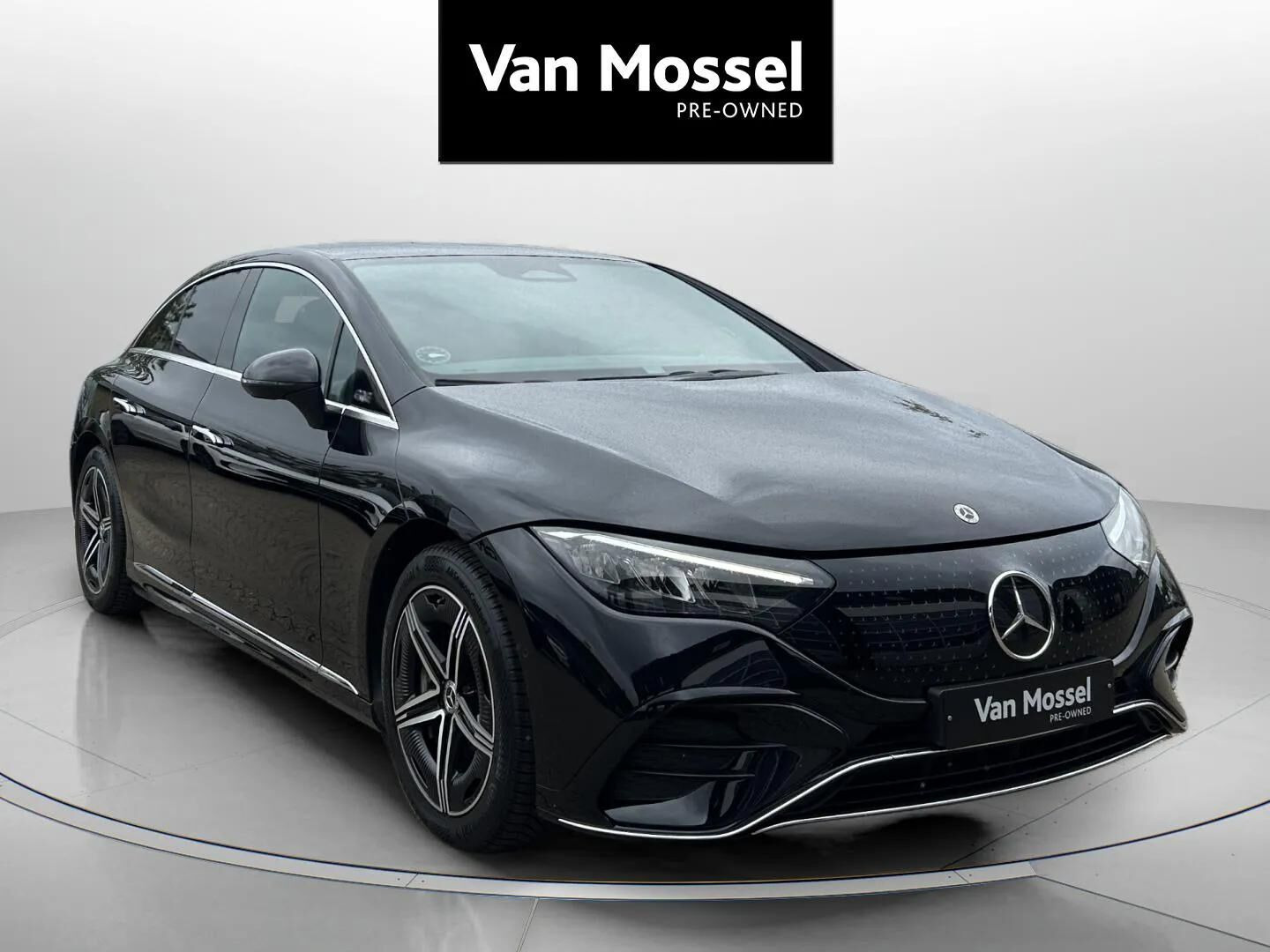 Sort Mercedes EQE 350 fra 2023