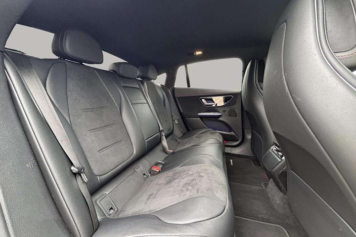 Sort Mercedes EQE 350 fra 2023