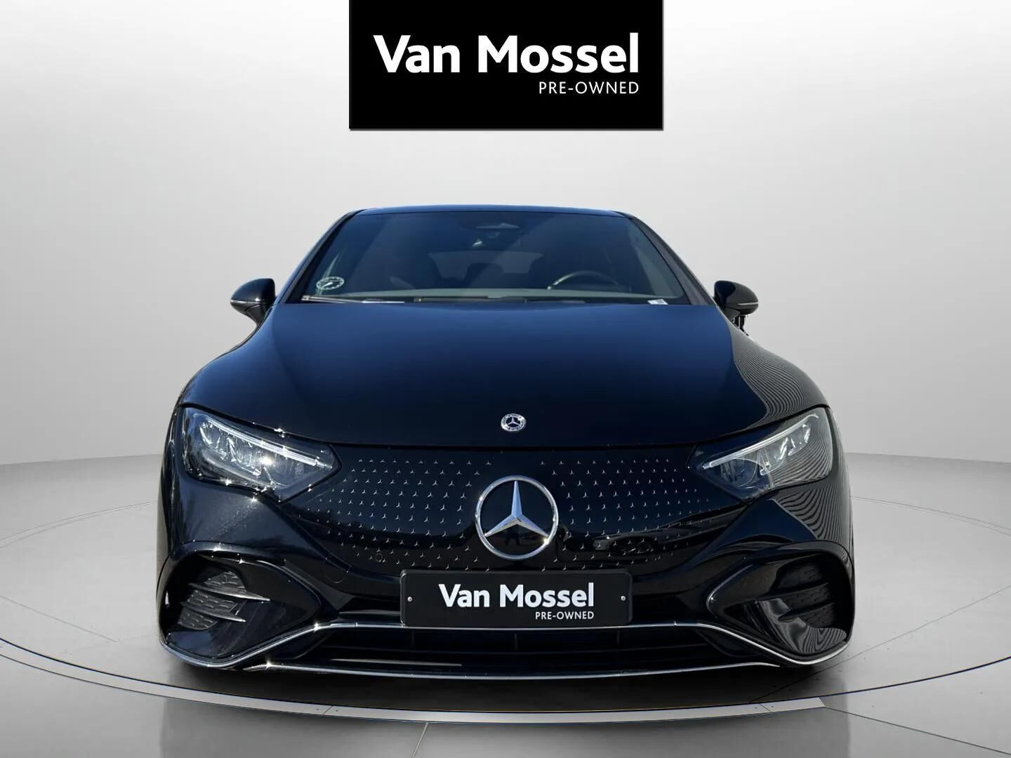 Sort Mercedes EQE 350 fra 2023