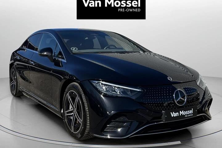 Sort Mercedes EQE 350 fra 2023