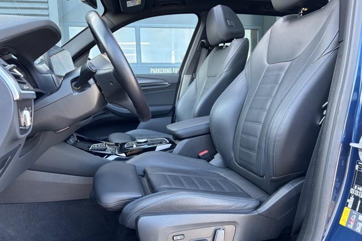 Blå BMW iX3 fra 2024
