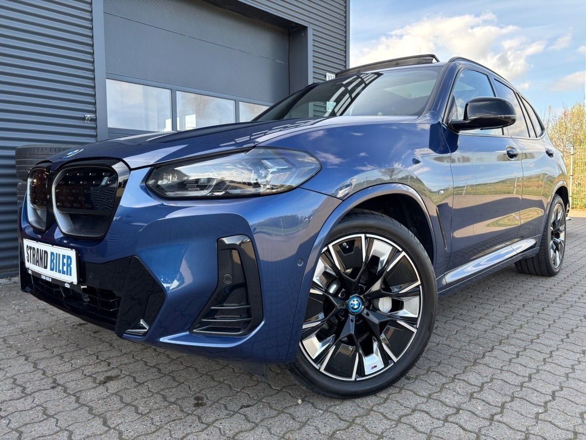 Blå BMW iX3 fra 2024