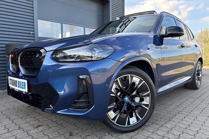 Blå BMW iX3 fra 2024