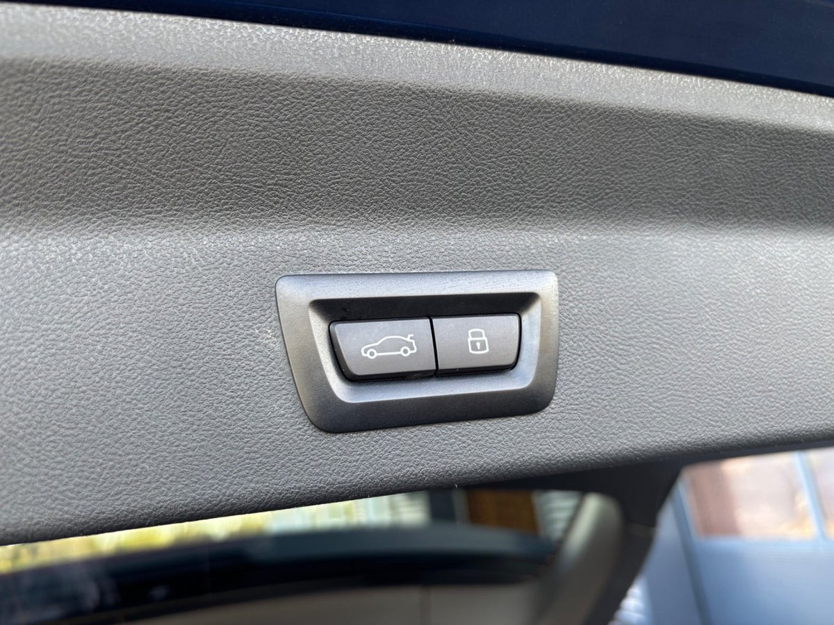 Blå BMW iX3 fra 2024