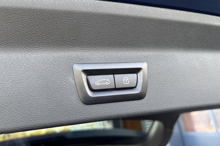 Blå BMW iX3 fra 2024