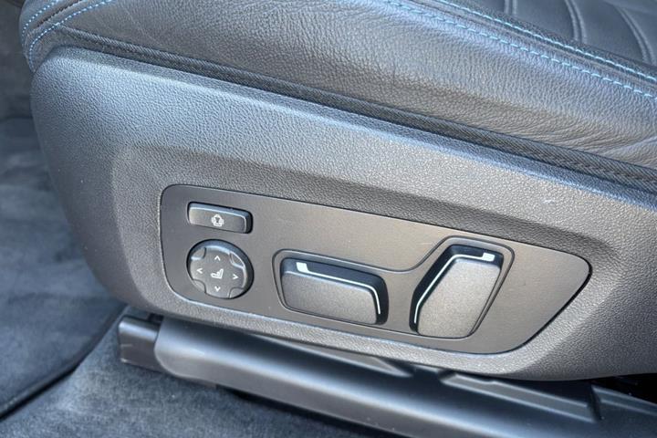 Blå BMW iX3 fra 2024