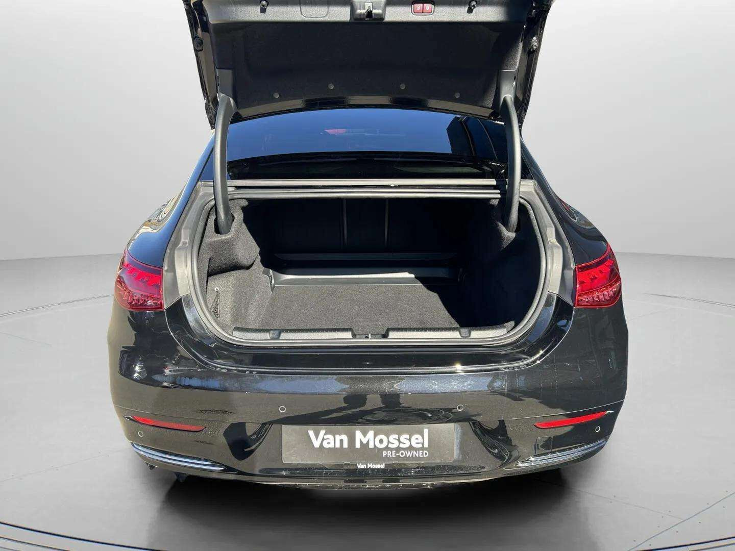 Sort Mercedes EQE 350 fra 2023