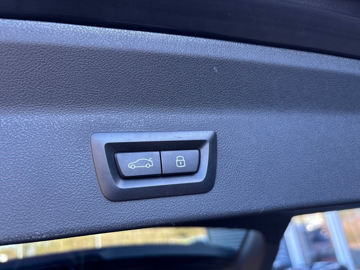 Grå BMW iX3 fra 2023