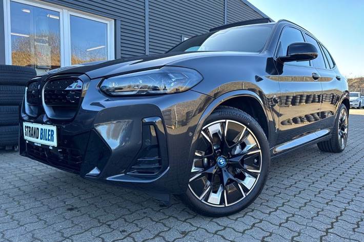 Grå BMW iX3 fra 2023