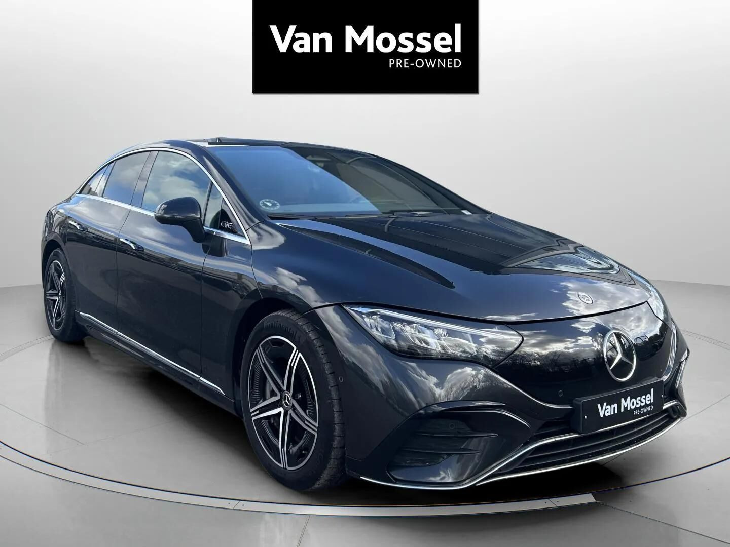 Grå Mercedes EQE 350 fra 2022
