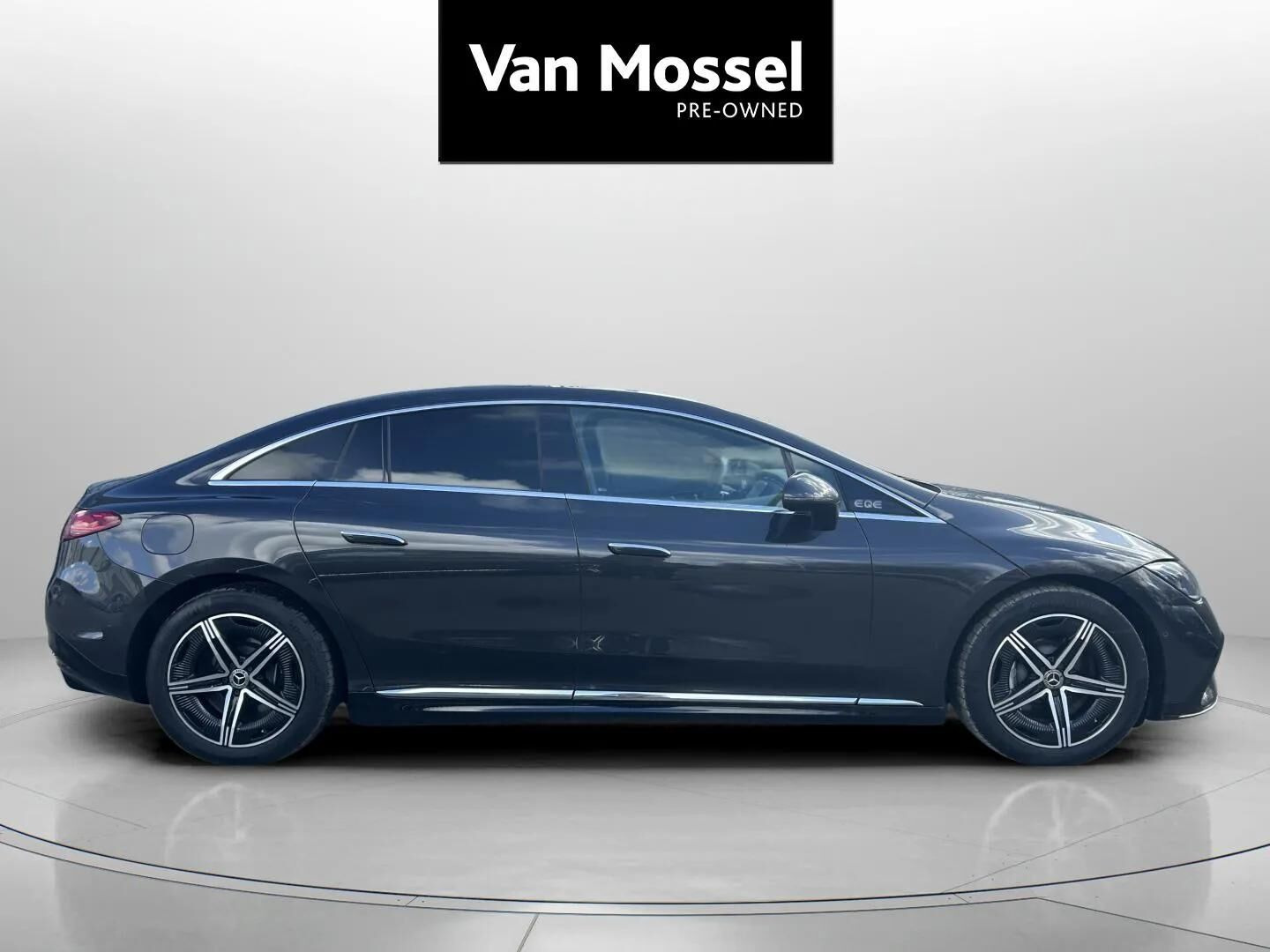 Grå Mercedes EQE 350 fra 2022