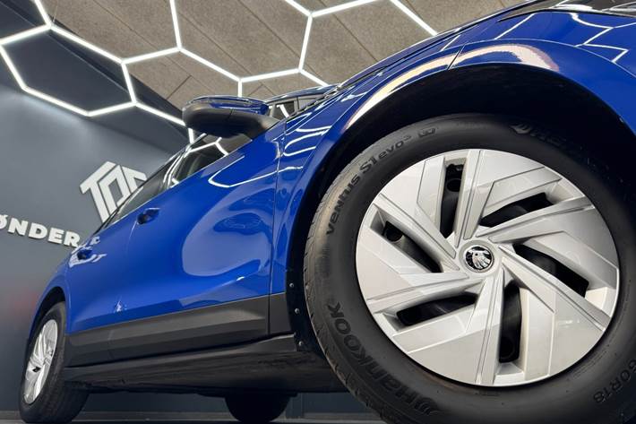 Blå Skoda Enyaq fra 2023