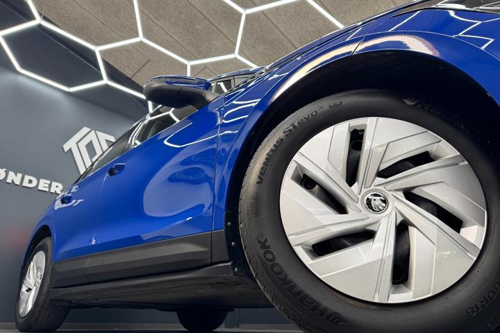Blå Skoda Enyaq fra 2023