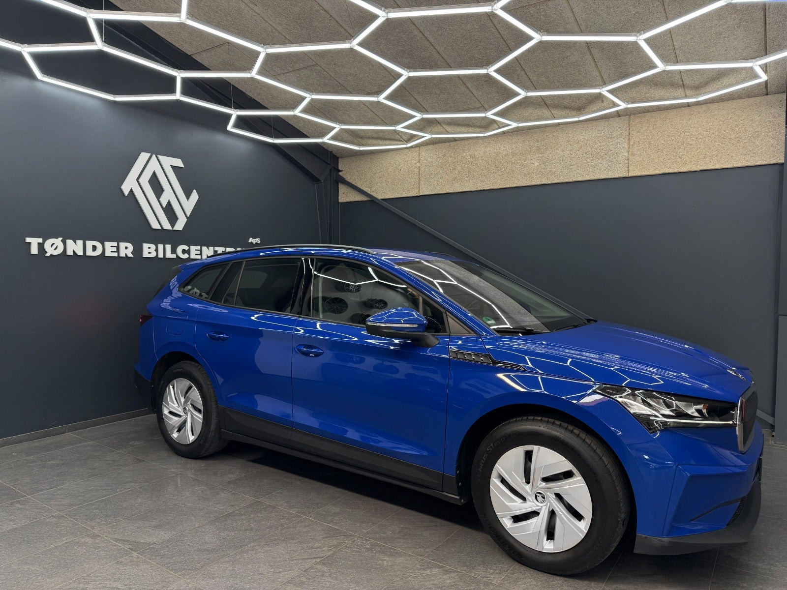 Blå Skoda Enyaq fra 2023