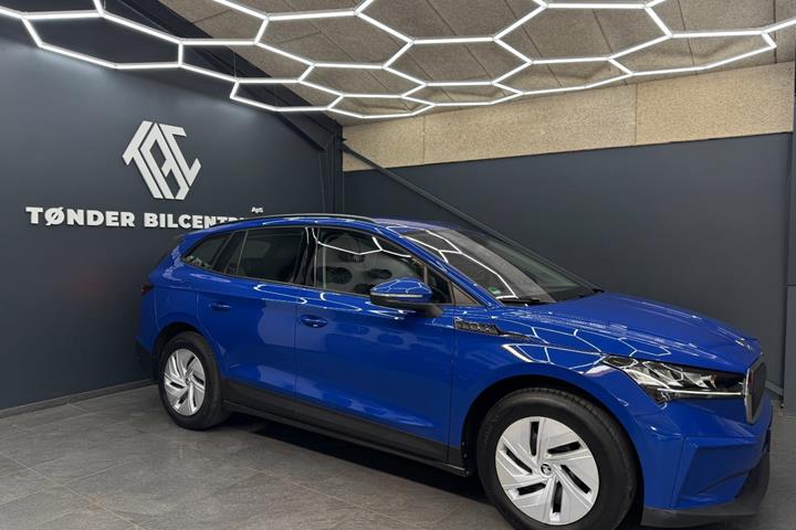 Blå Skoda Enyaq fra 2023