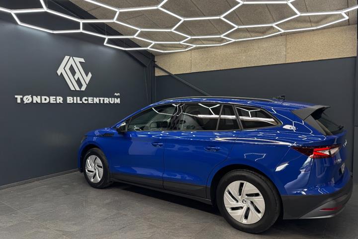 Blå Skoda Enyaq fra 2023
