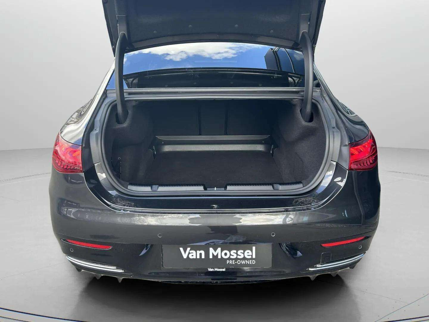 Grå Mercedes EQE 350 fra 2022