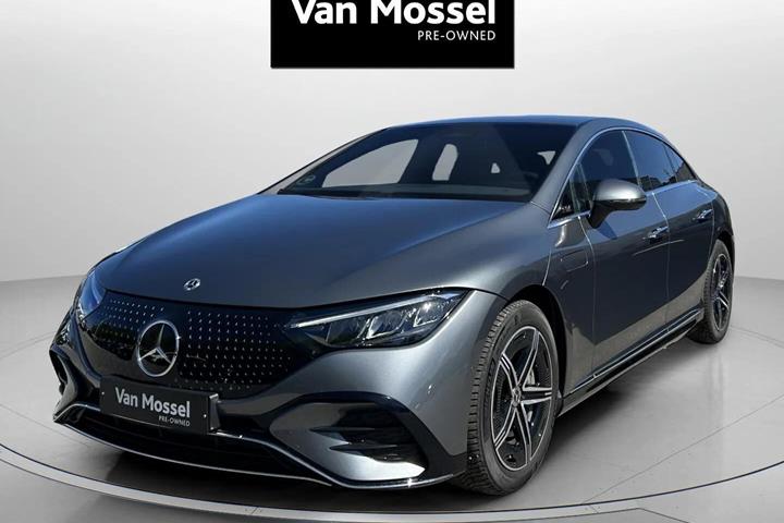 Grå Mercedes EQE 350+ fra 2022 set udefra