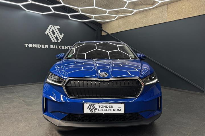 Blå Skoda Enyaq fra 2023