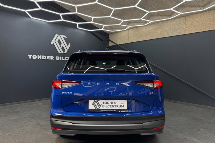 Blå Skoda Enyaq fra 2023