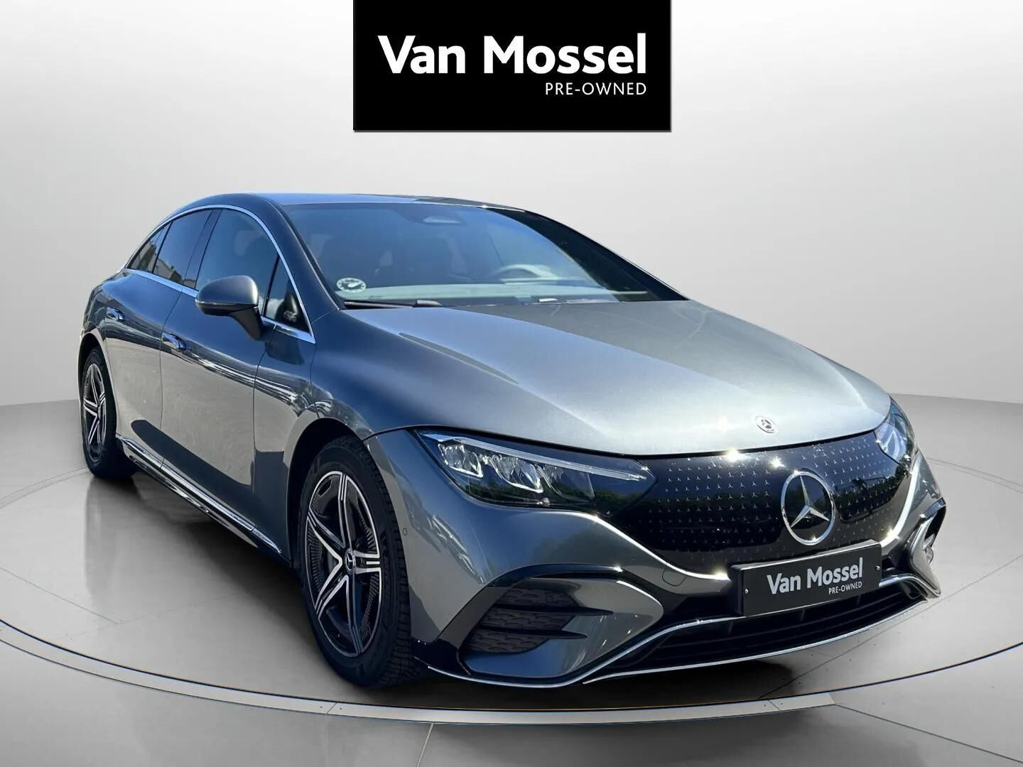 Grå Mercedes EQE 350+ fra 2022