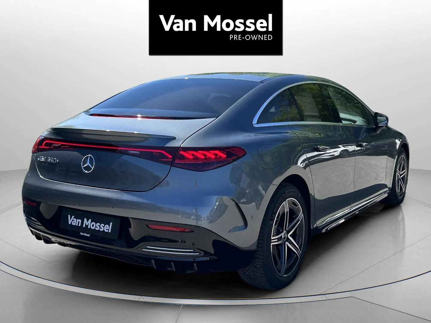 Grå Mercedes EQE 350+ fra 2022