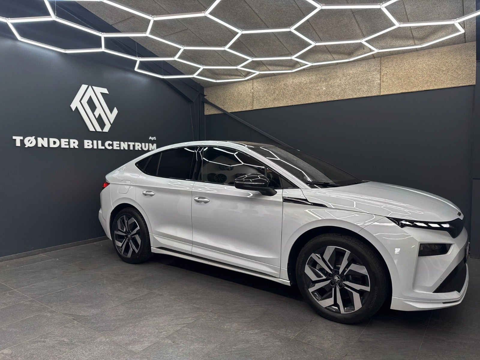Hvid Skoda Enyaq fra 2026
