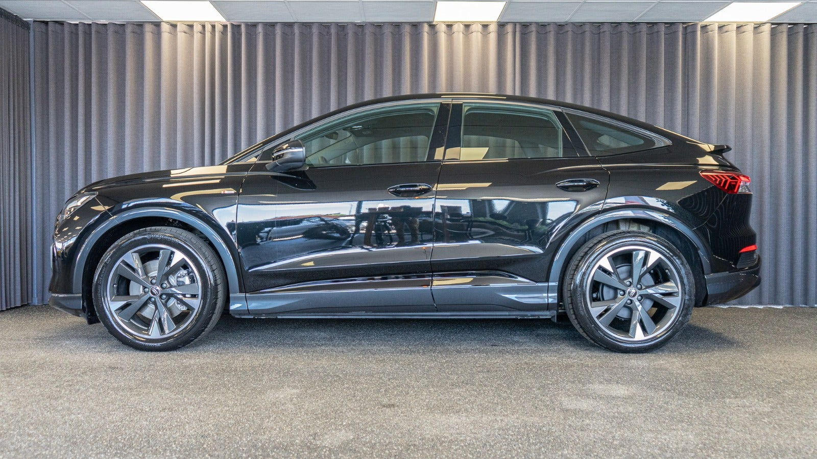 Sort Audi Q4 e-tron fra 2026
