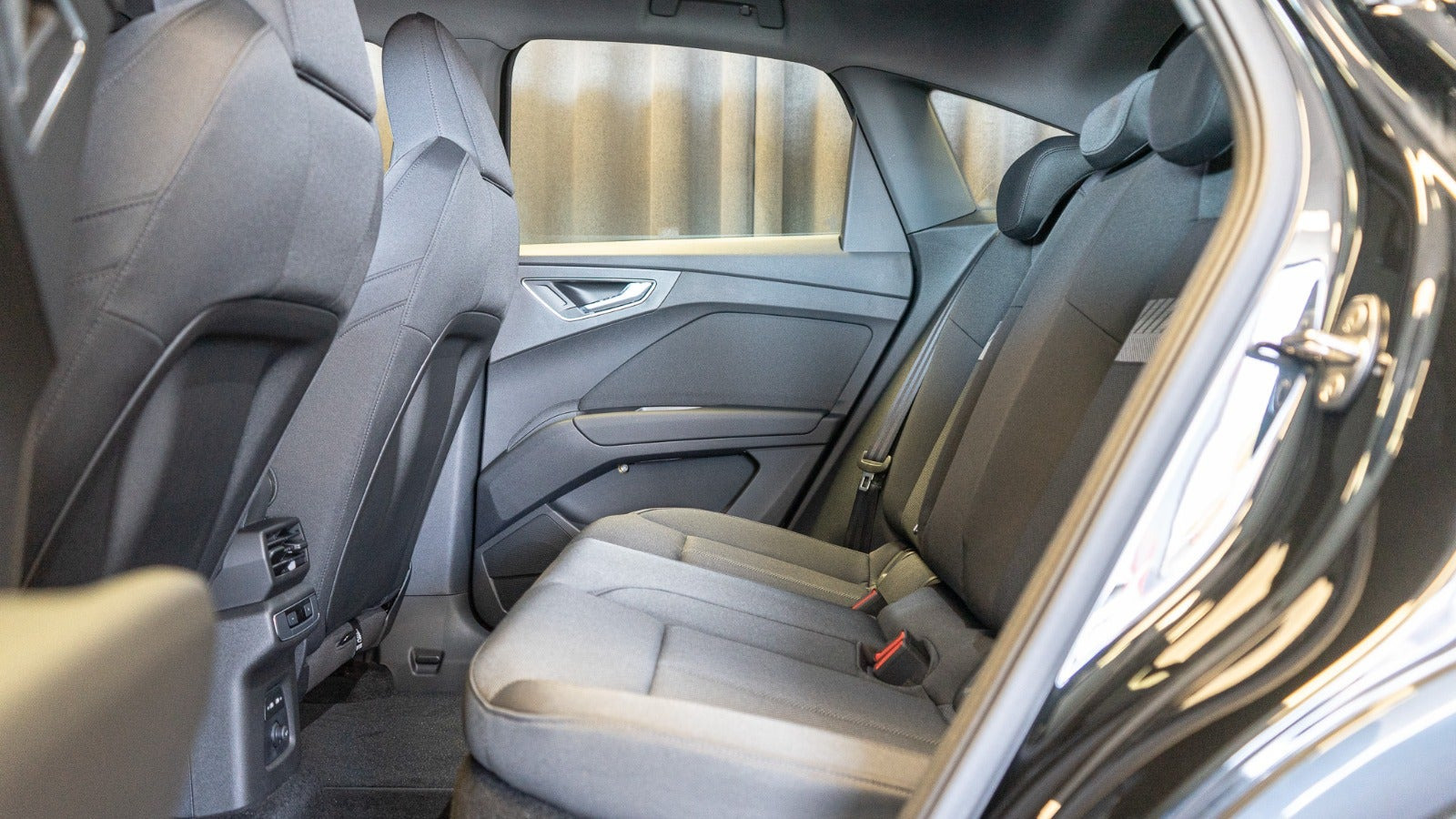 Sort Audi Q4 e-tron fra 2026