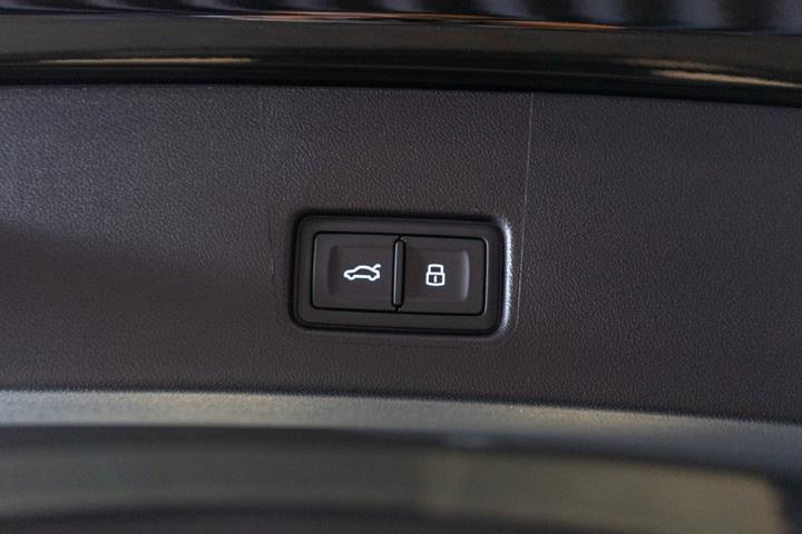 Sort Audi Q4 e-tron fra 2026