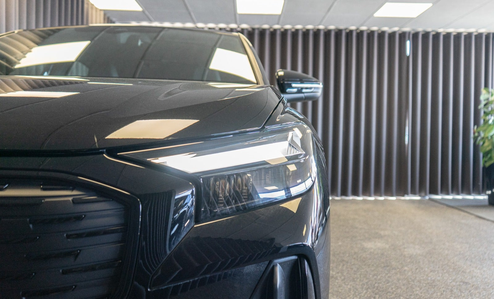 Sort Audi Q4 e-tron fra 2026