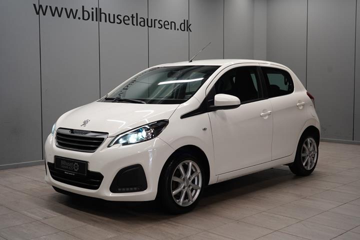 Hvid Peugeot 108 fra 2020 set udefra