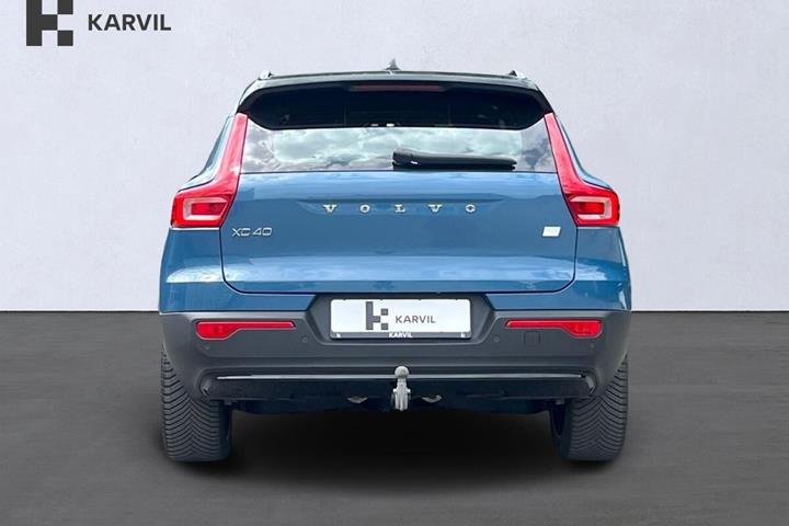 Blå Volvo XC40 fra 2023