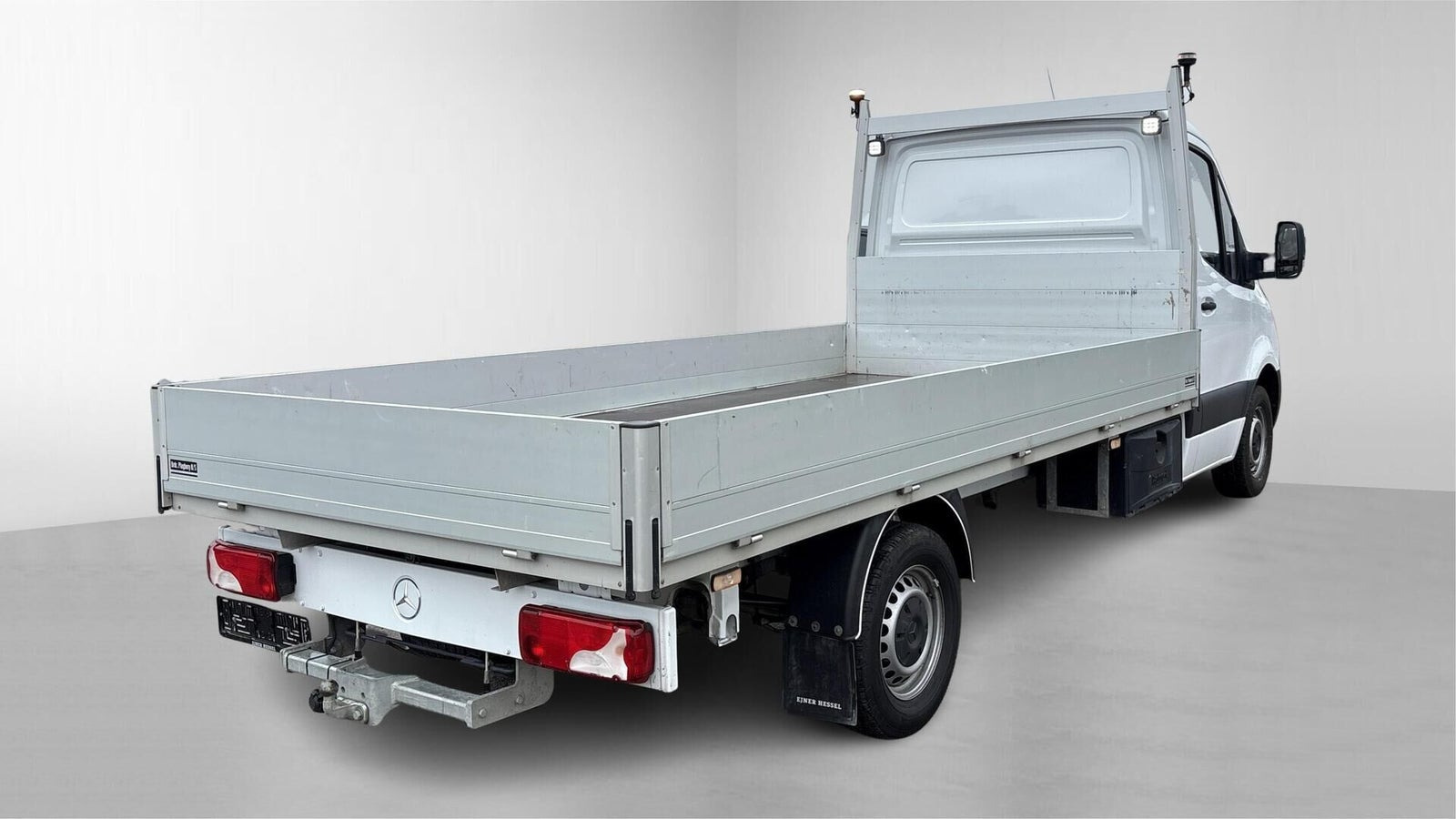 Hvid Mercedes Sprinter 317 fra 2024