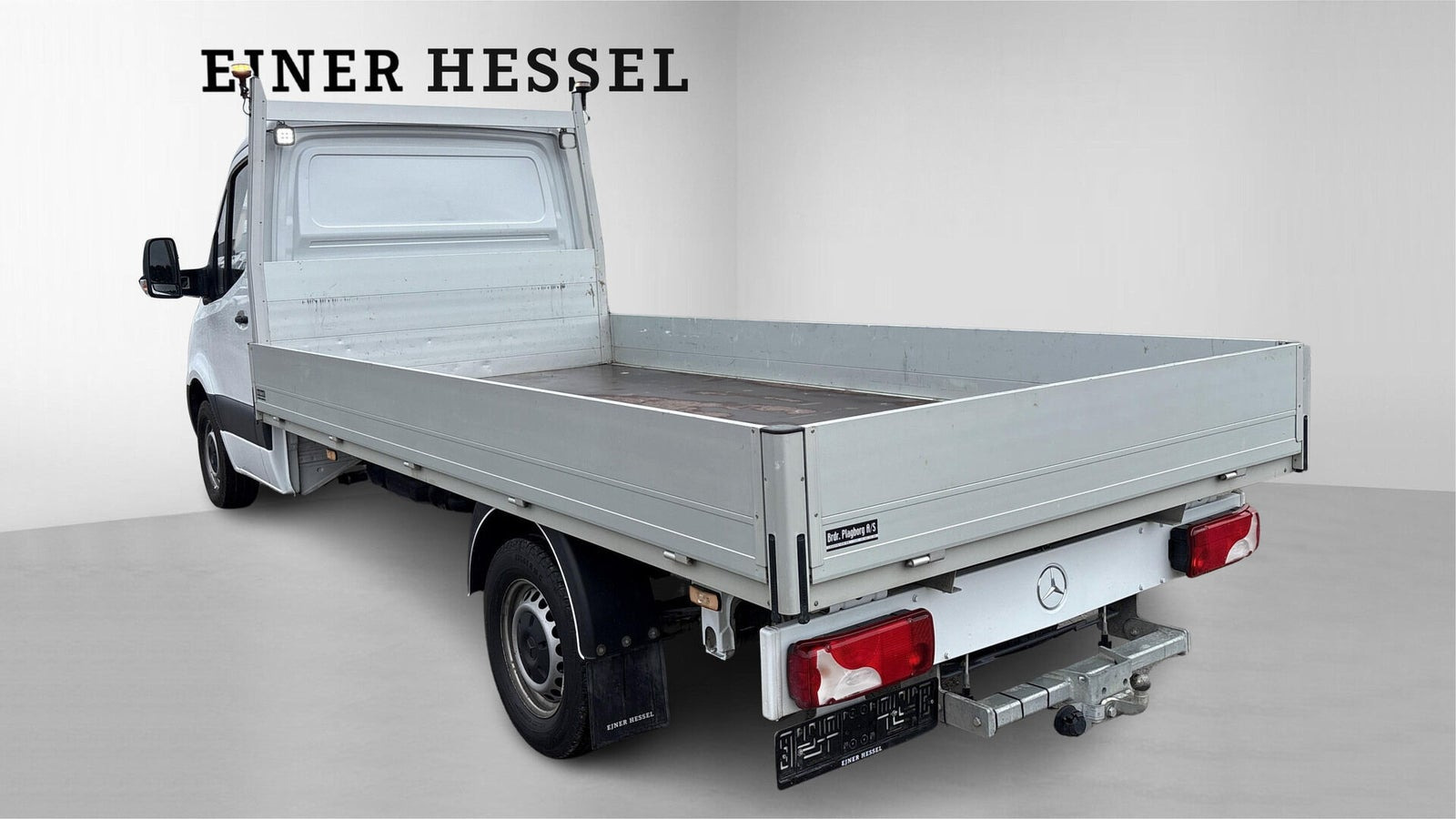 Hvid Mercedes Sprinter 317 fra 2024