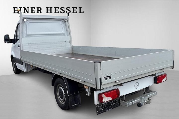 Hvid Mercedes Sprinter 317 fra 2024