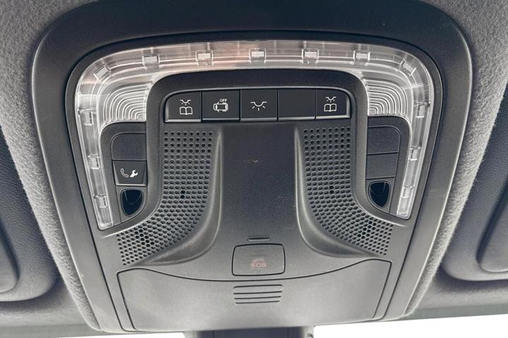 Hvid Mercedes Sprinter 317 fra 2024