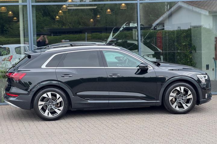 Sort Audi e-tron fra 2022