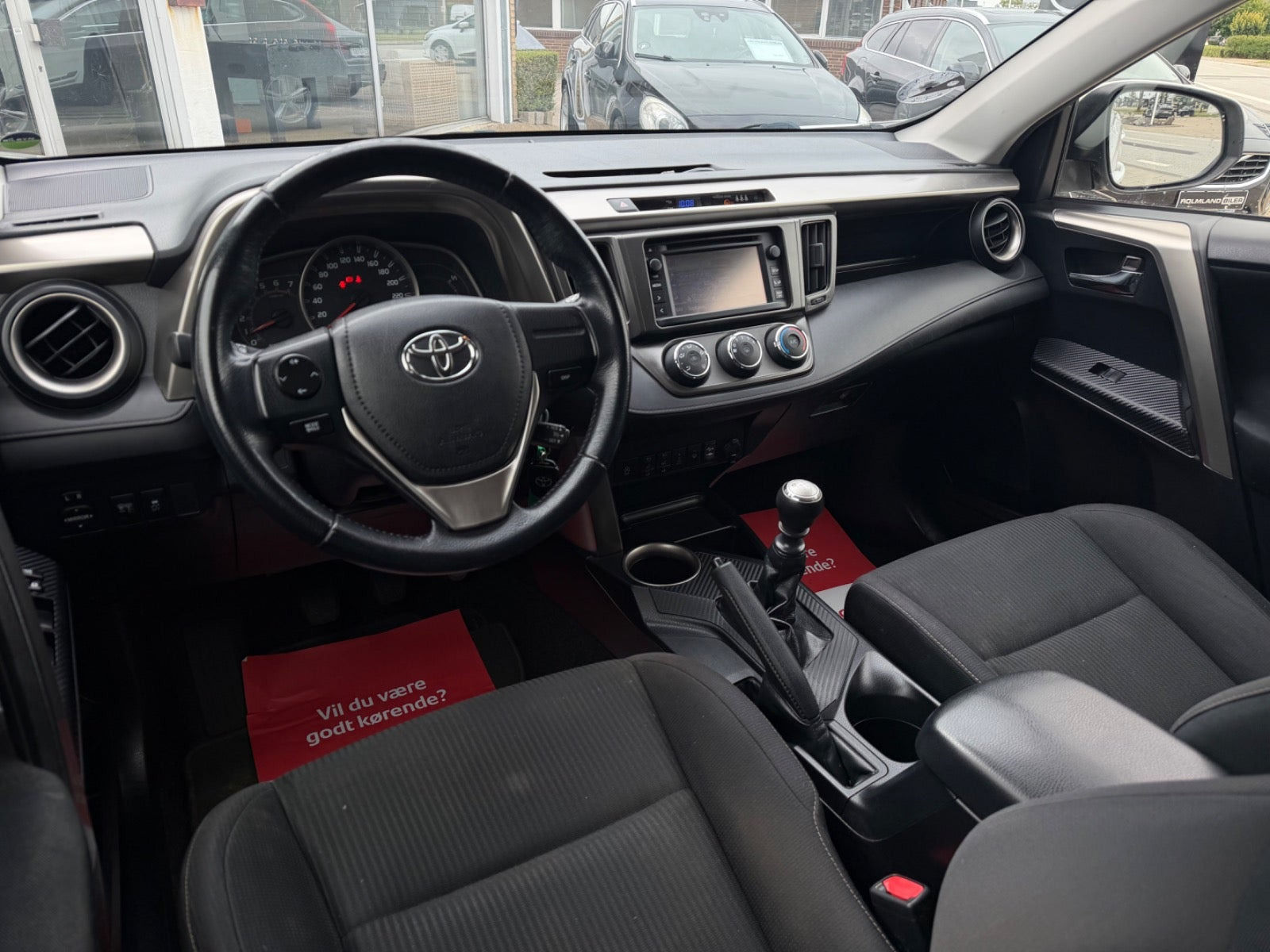 Hvid Toyota RAV4 fra 2013
