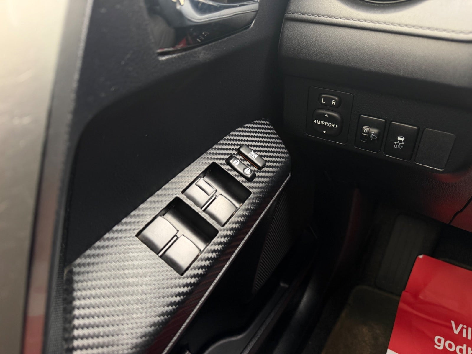 Hvid Toyota RAV4 fra 2013