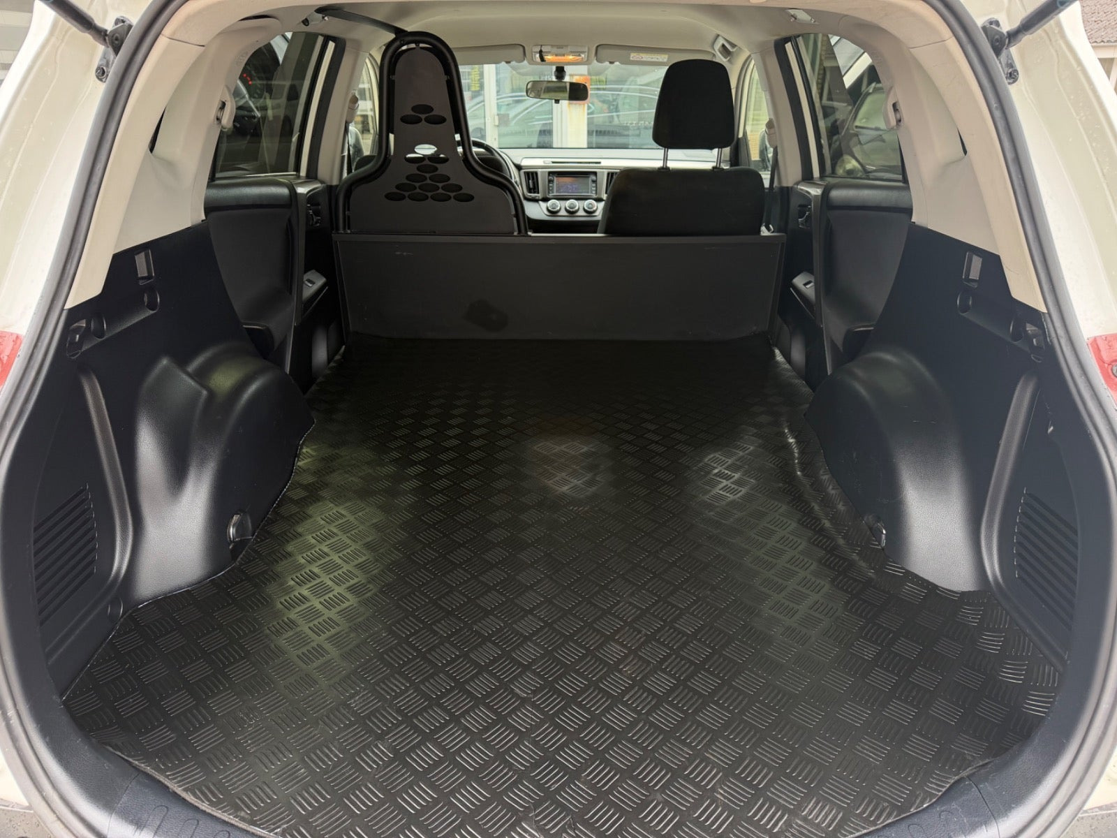 Hvid Toyota RAV4 fra 2013