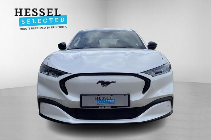 Beige Ford Mustang Mach-E fra 2022