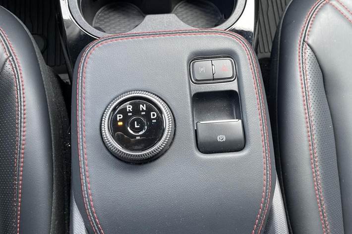 Beige Ford Mustang Mach-E fra 2022