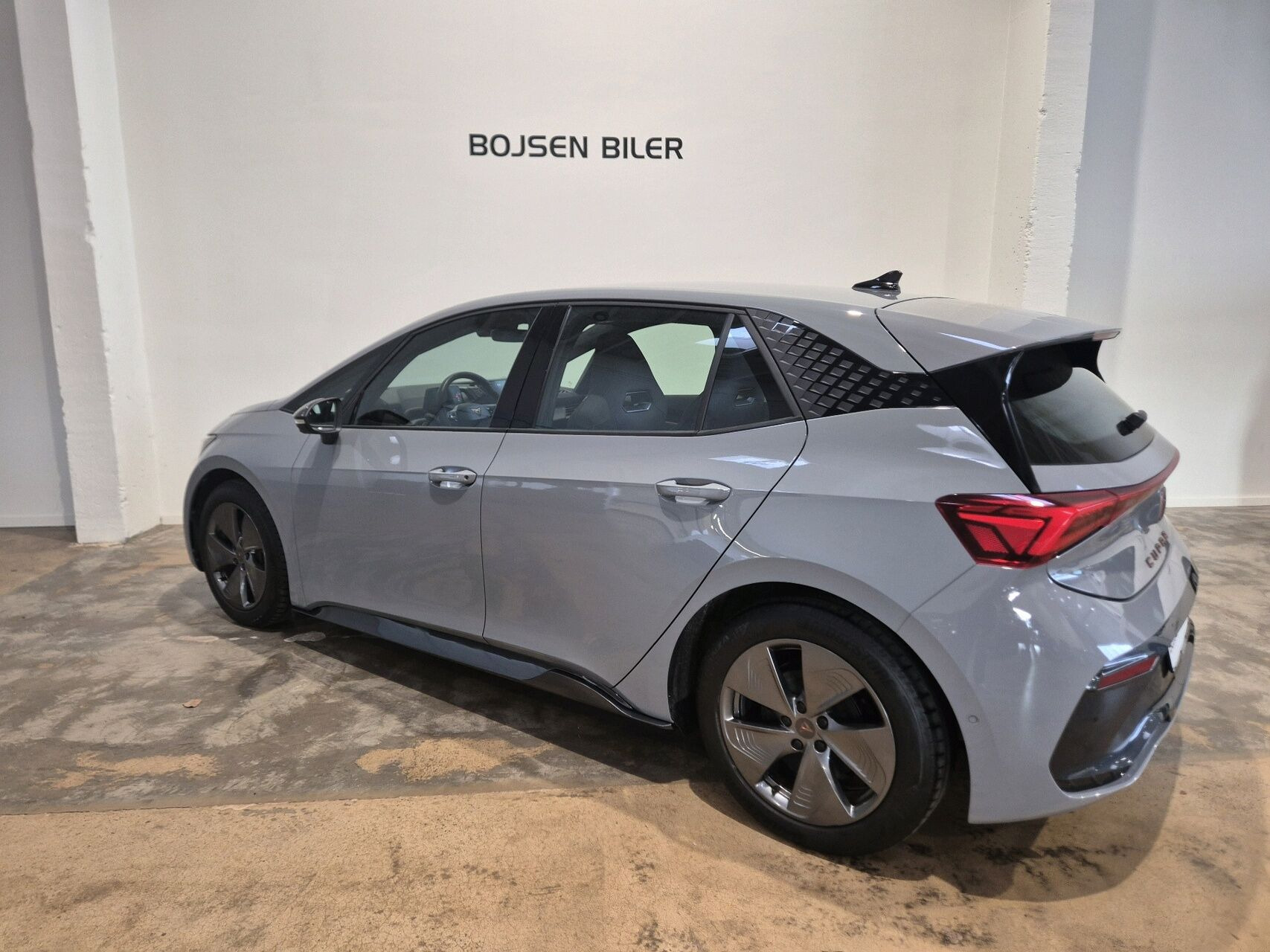Grå Cupra Born fra 2023