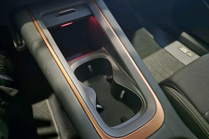 Grå Cupra Born fra 2023