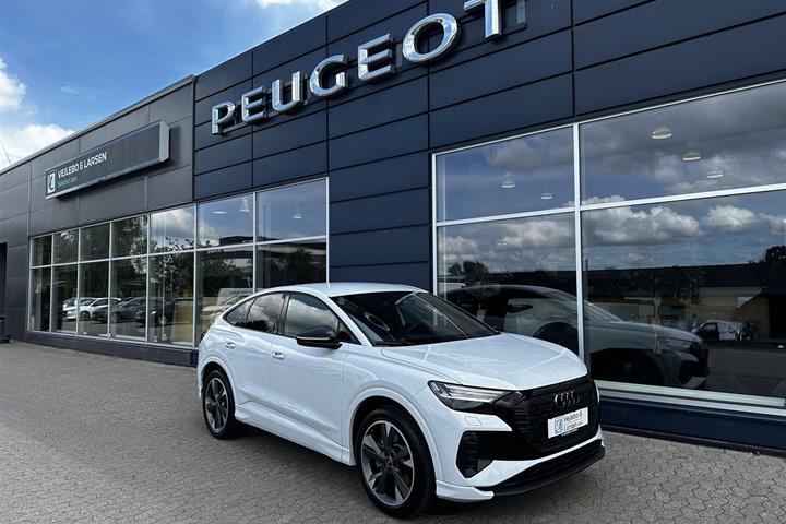 Hvid Audi Q4 fra 2022 set udefra