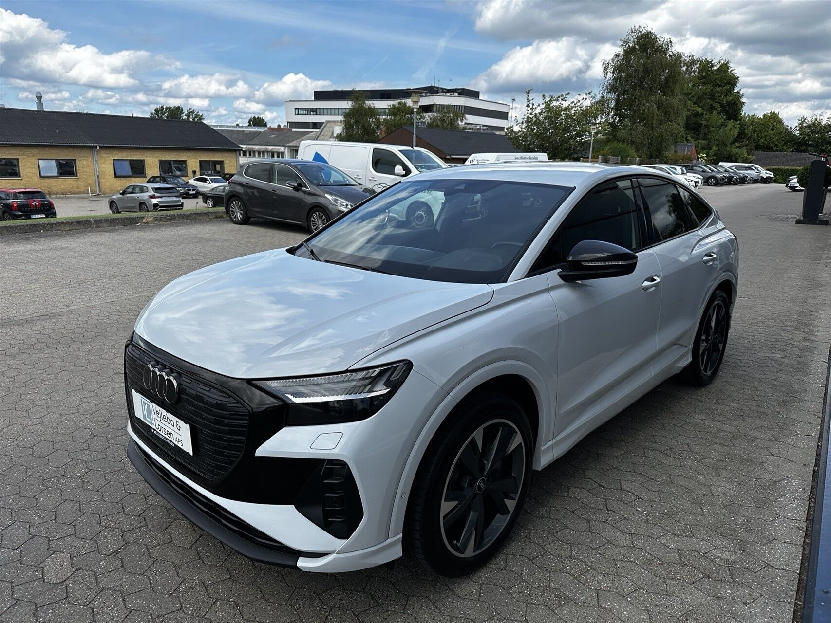 Hvid Audi Q4 fra 2022