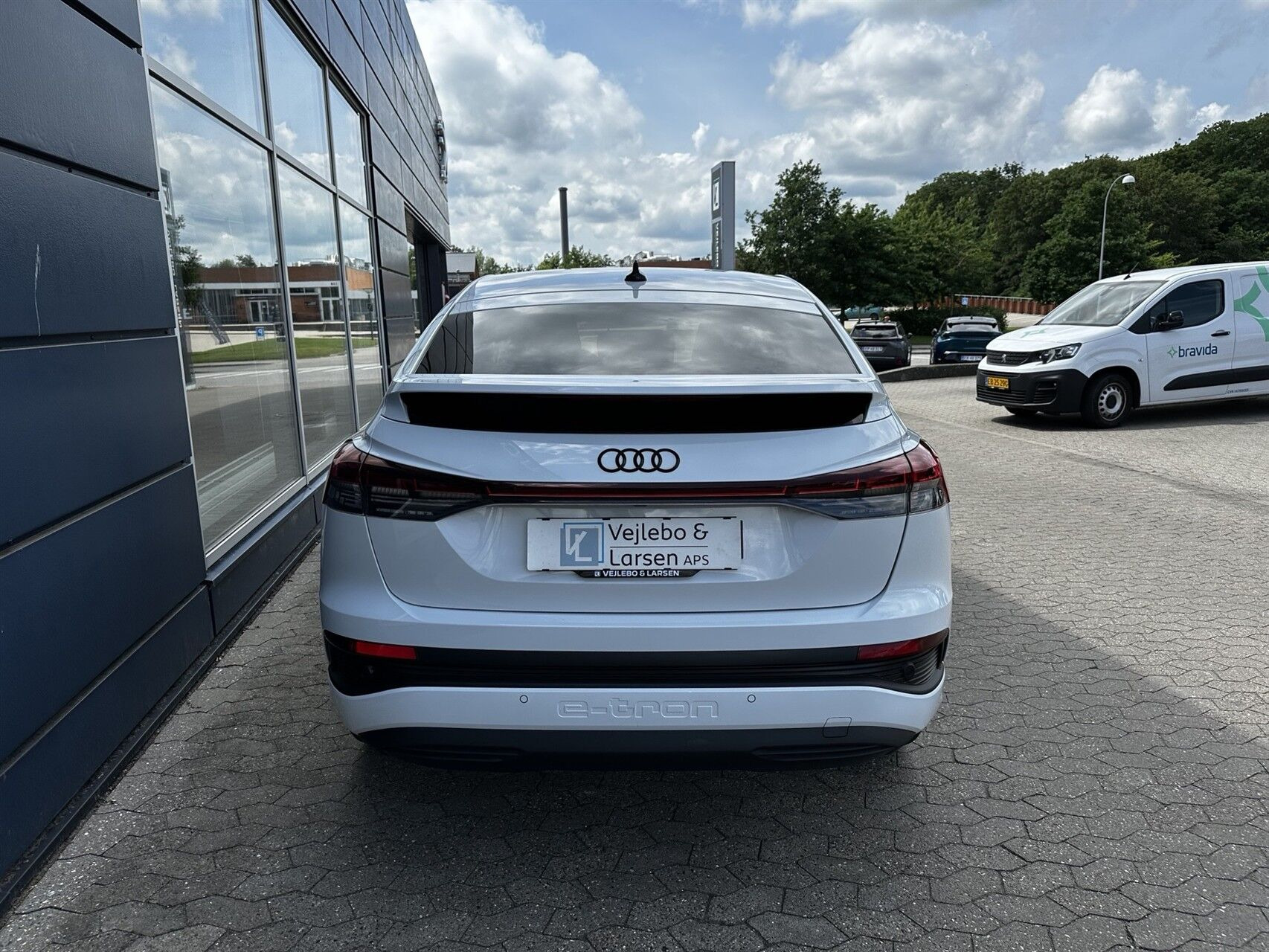 Hvid Audi Q4 fra 2022