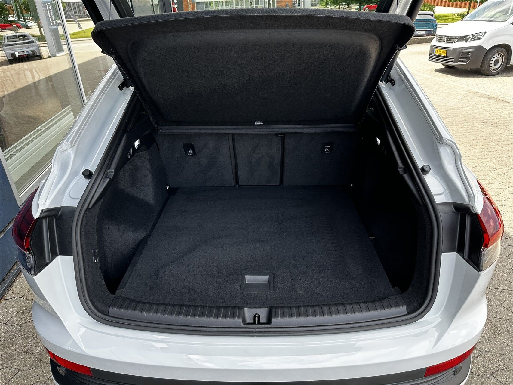 Hvid Audi Q4 fra 2022