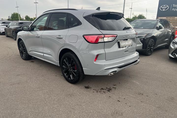 Grå Ford Kuga fra 2024
